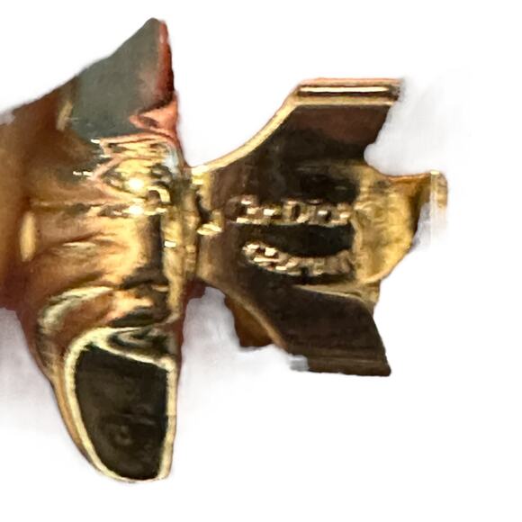 Christian Dior Vintage Enamel Goldtone Palm Shell Clip on Earrings - Picture 10 of 11